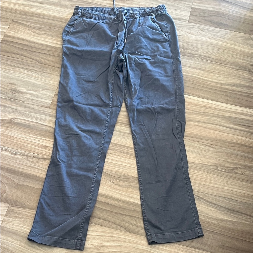 Faherty Men's Charcoal Chinos